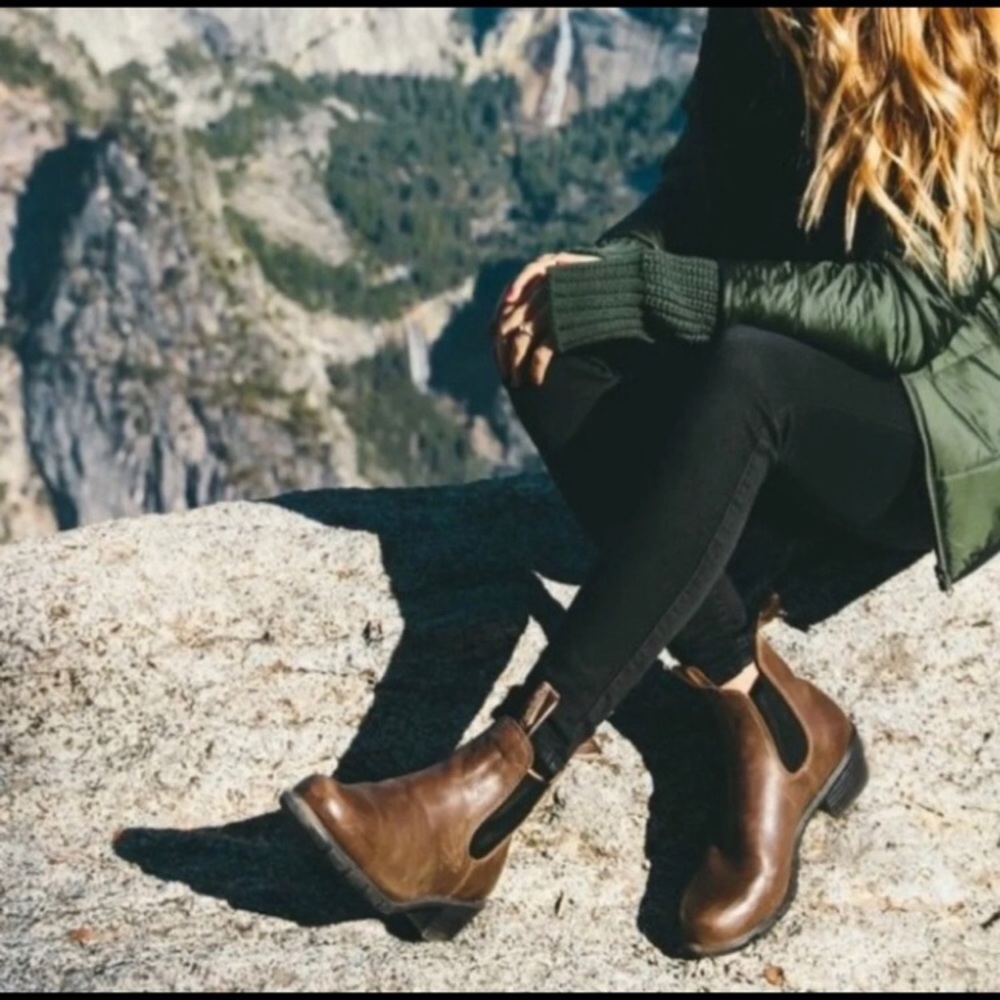 Blundstone 1672 boots. Runs small. Read below!